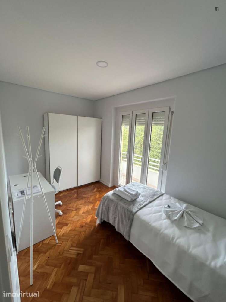 Quarto - localizado em Sete Rios Lisbon - Grande imagem: 3/13