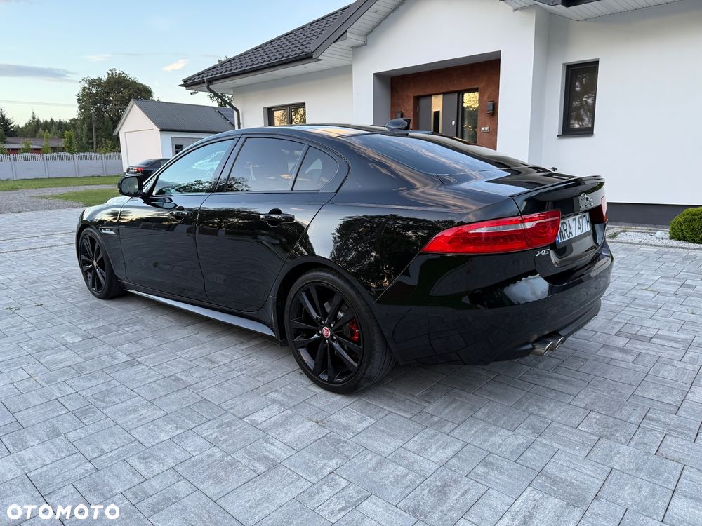 Jaguar XE 2.0 D AWD R-Sport - 28