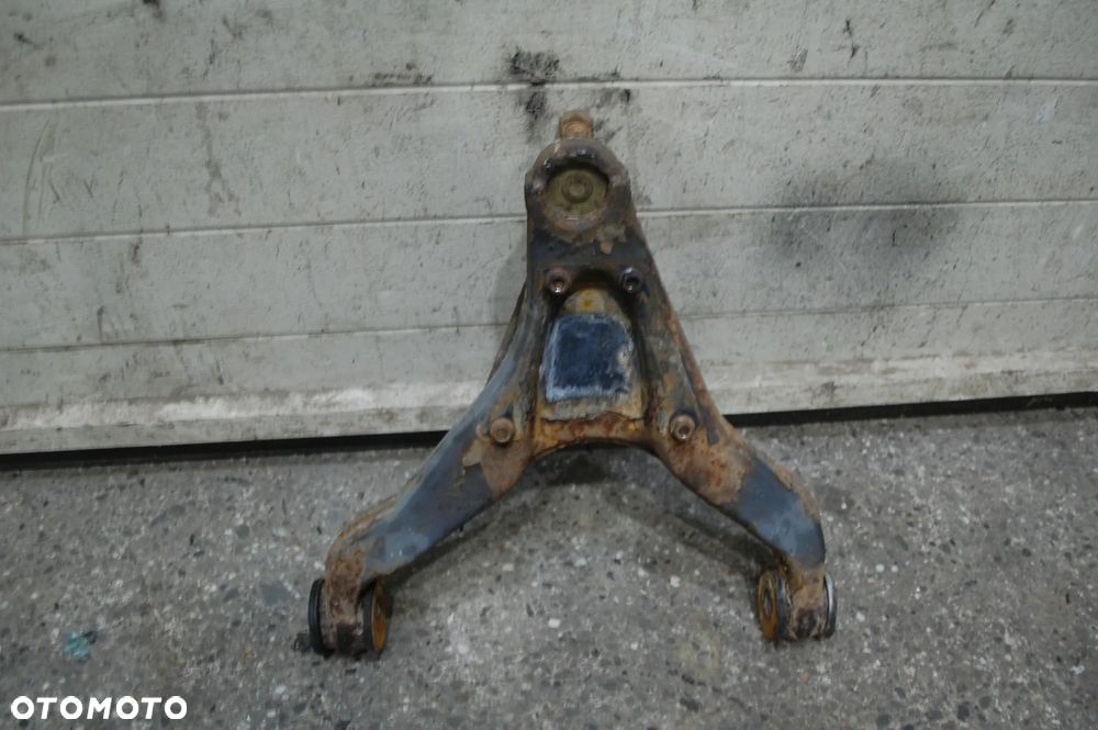 WACHACZ LEWY PRZÓD PRZEDNI DOLNY IVECO DAILY III 2.3 - 3