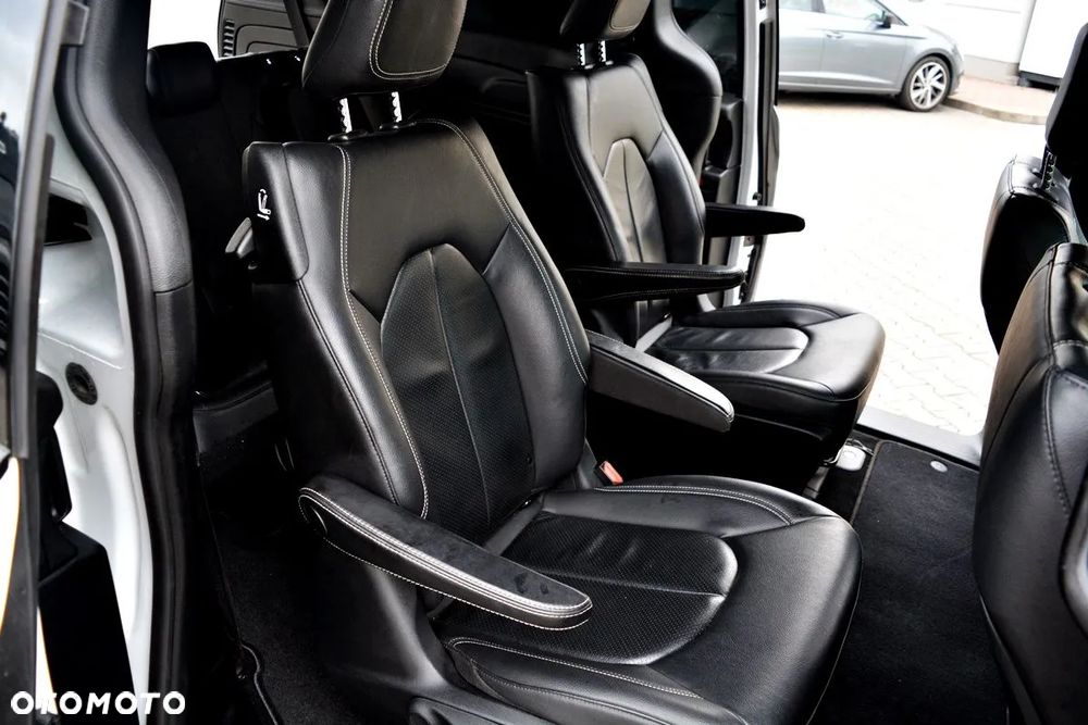 Chrysler Pacifica - 17