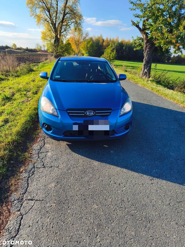 Kia Ceed 2010 photo 2
