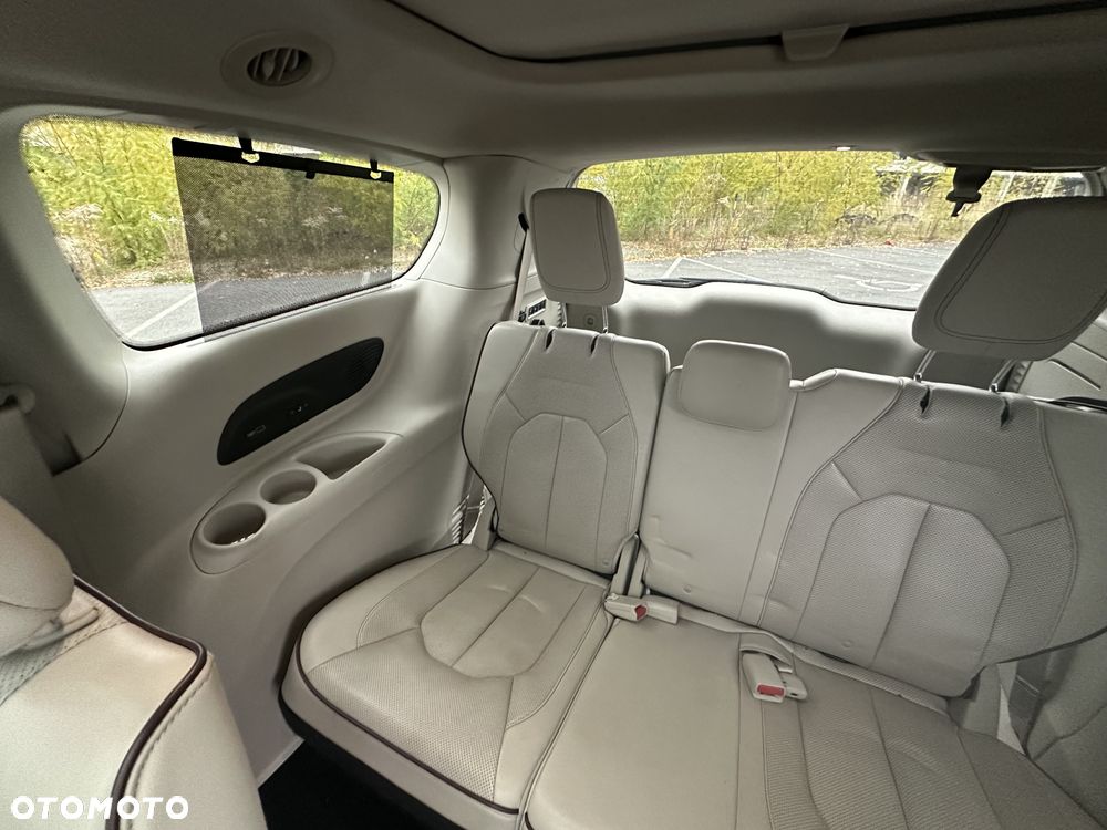 Chrysler Pacifica - 26