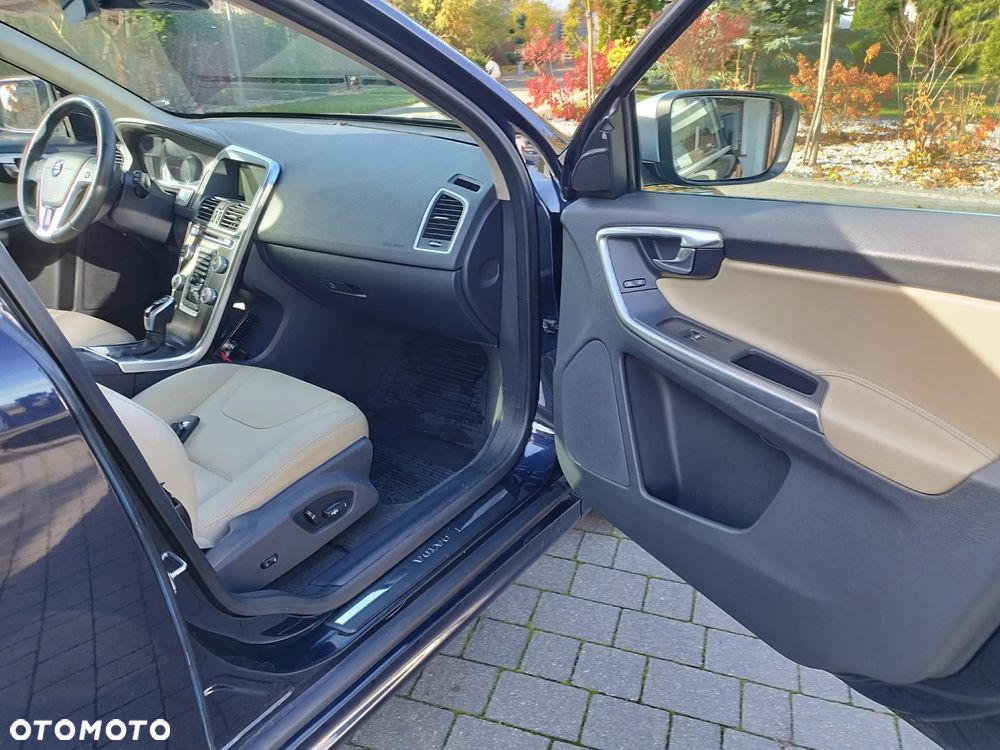 Volvo XC 60 T5 Drive-E R-Design Momentum - 25