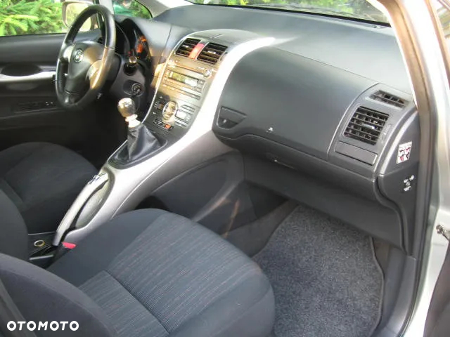 Toyota Auris 1.6 Premium - 19