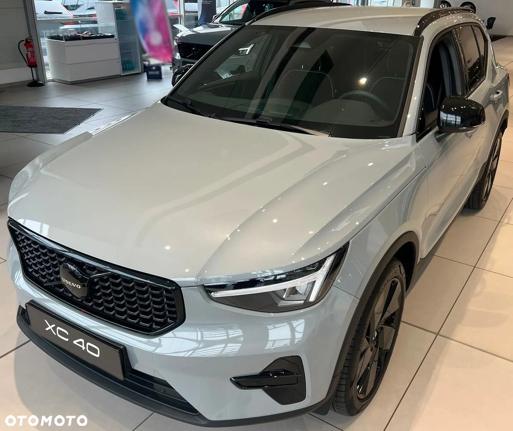Volvo XC 40 B4 AWD Plus Dark - 11