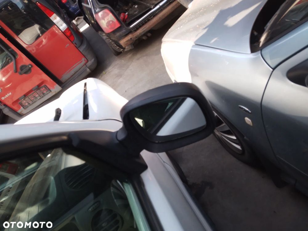 RENAULT KANGOO I 03-08 1.5 DCI    LAMPA PRZÓD PRAWA LEWA - 16