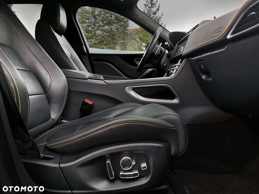 Jaguar F-Pace - 16