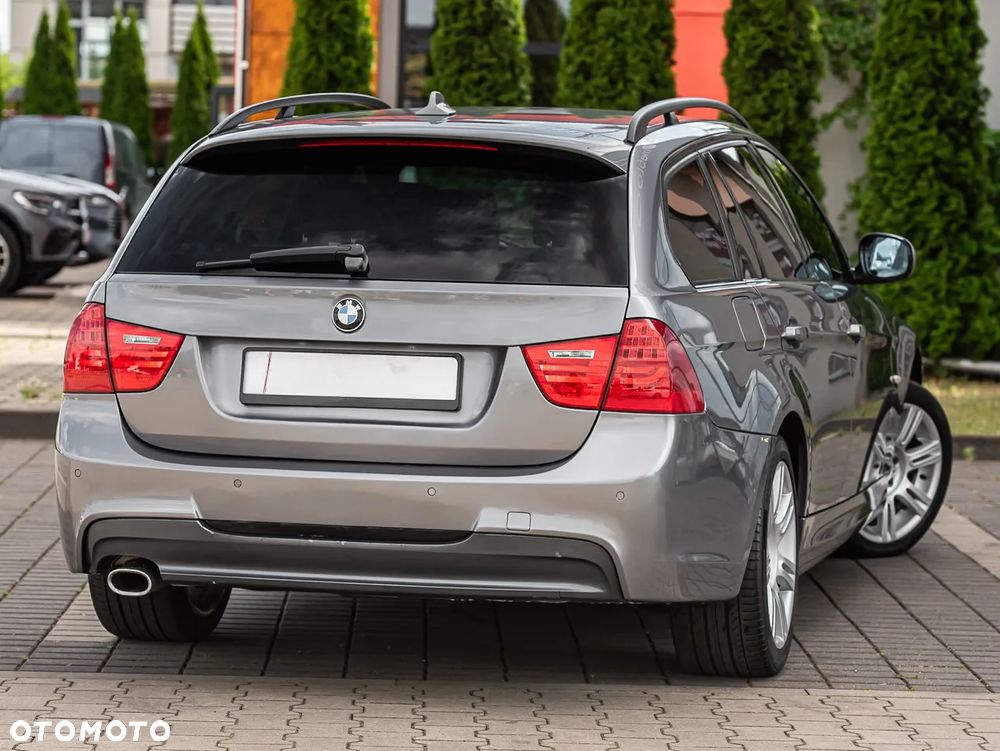 BMW Seria 3 320d xDrive DPF Touring - 12