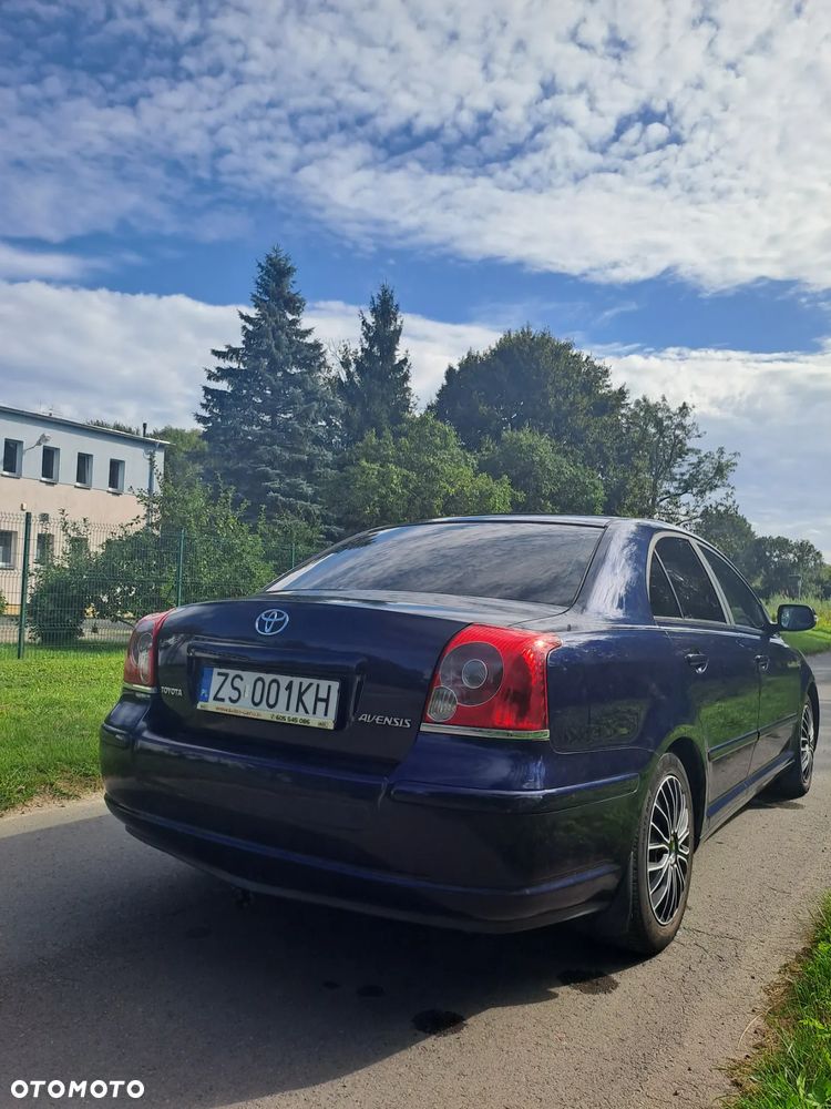 Toyota Avensis - 8