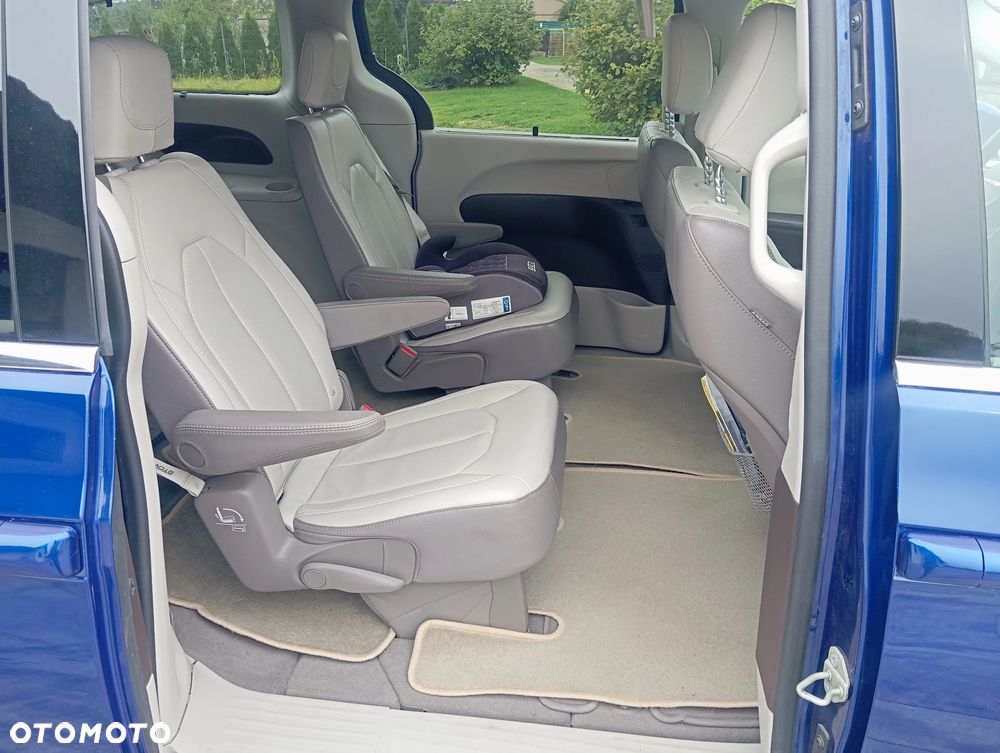Chrysler Pacifica - 15