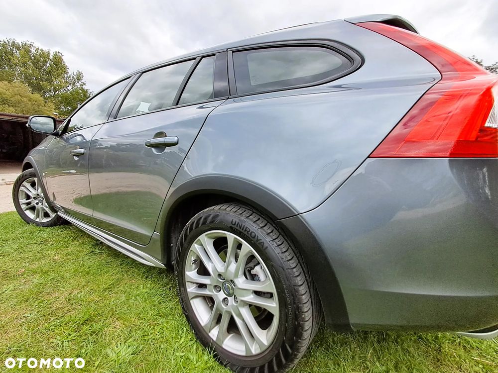 Volvo V60 Cross Country T5 AWD Summum - 4