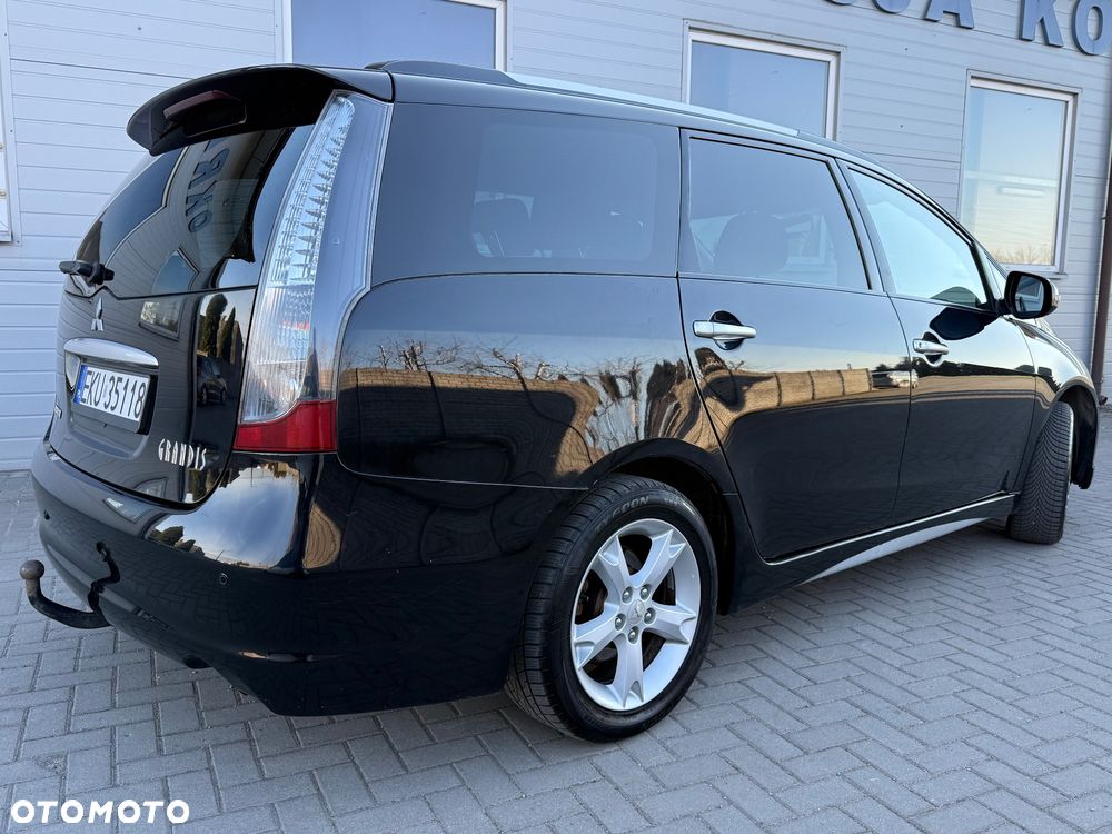 Mitsubishi Grandis - 11