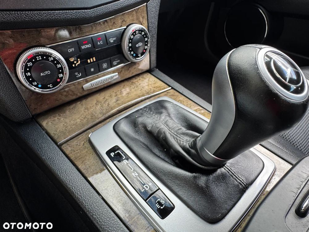 Mercedes-Benz Klasa C 180 CGI Automatik BlueEFFICIENCY Avantgarde - 12