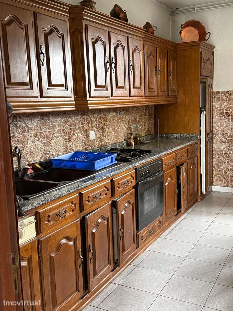 Moradia T4 c/Garagem e terreno com Armazém - Grande imagem: 4/50