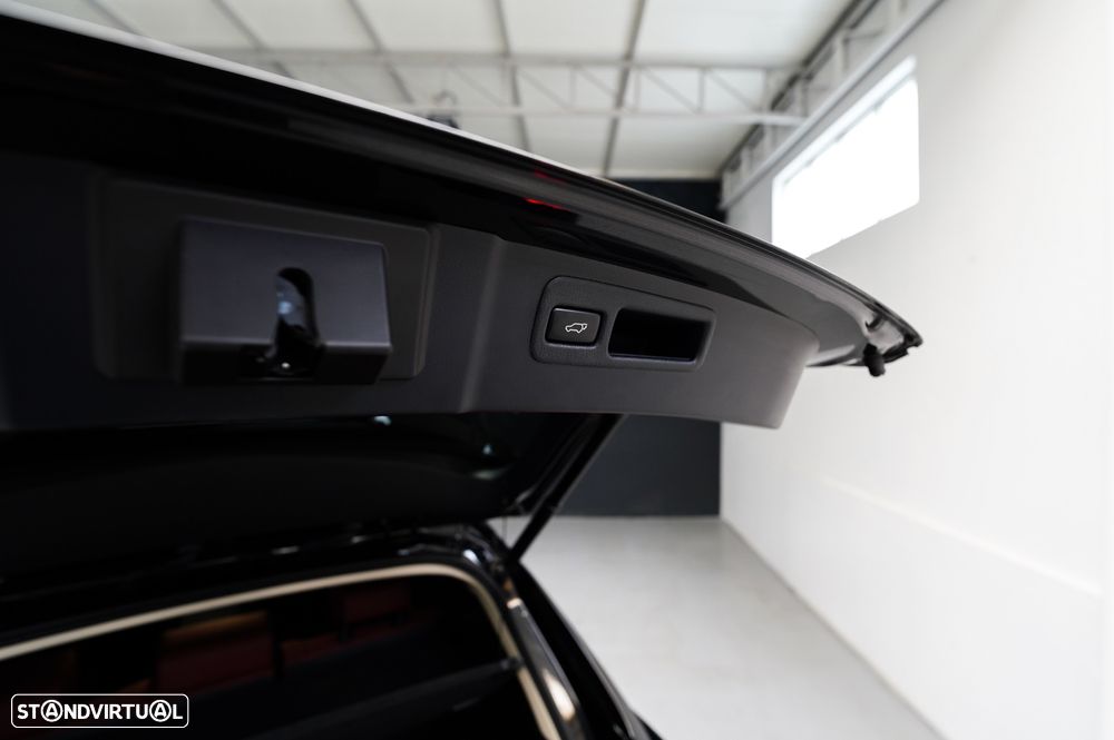 Lexus NX 300h Executive Plus 4WD - 32