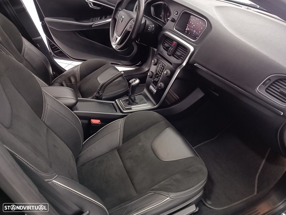 Volvo V40 2.0 D3 R-Design - 17