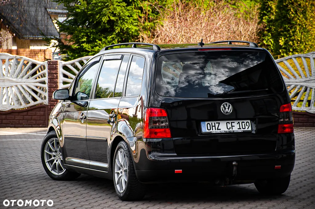 Volkswagen Touran - 12