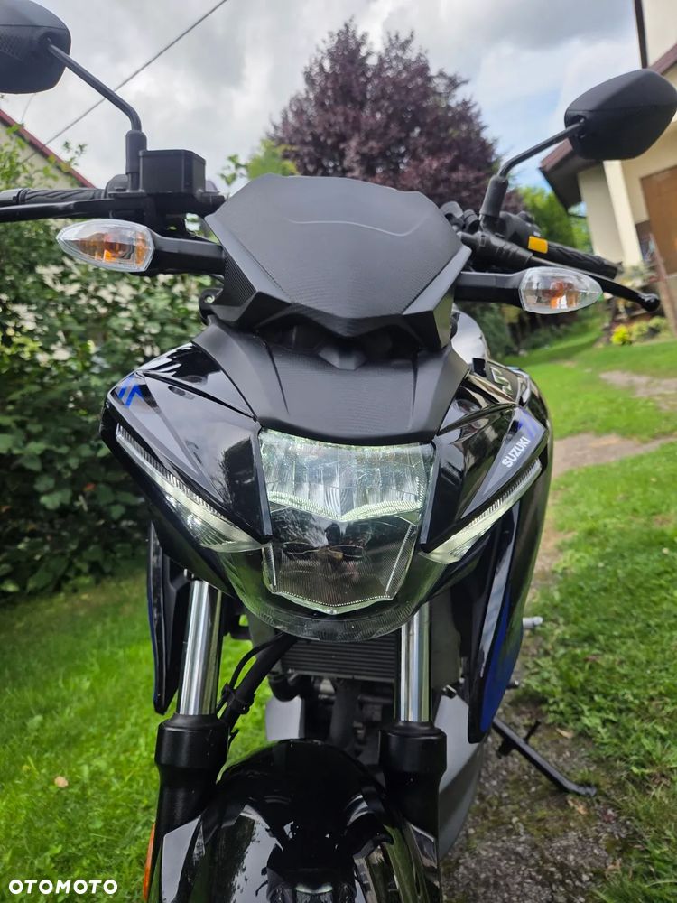 Suzuki GSR - 6