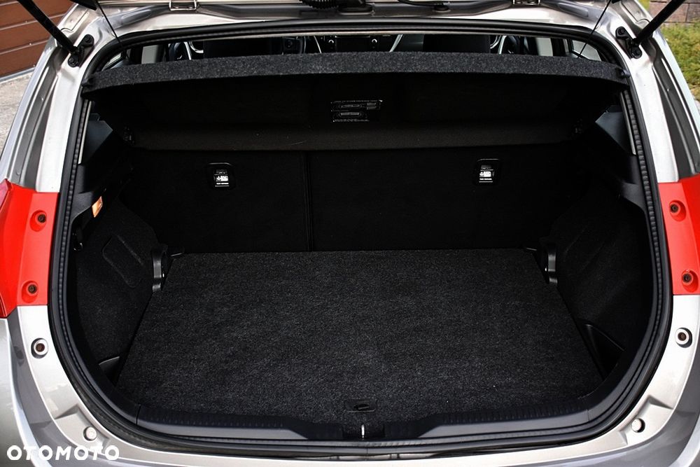 Toyota Auris 1.6 Executive - 28