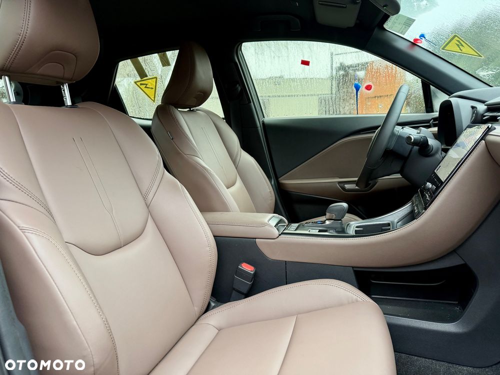 Lexus LBX FWD Emotion - 29