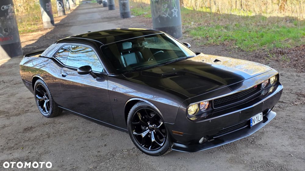 Dodge Challenger - 11