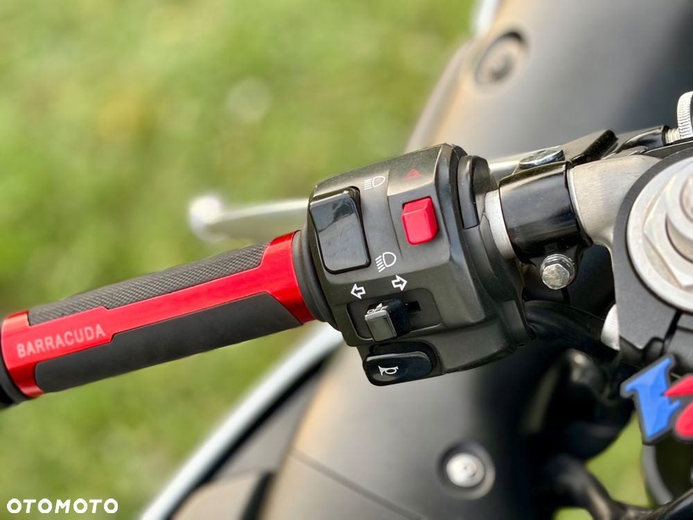 Yamaha R1 - 14