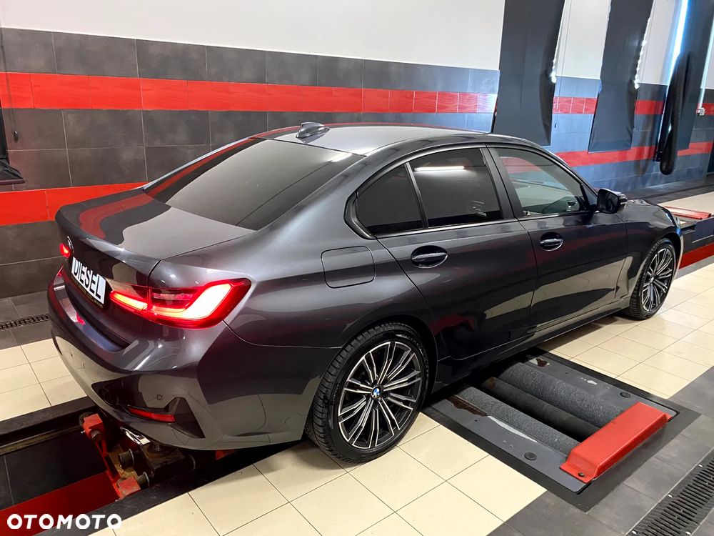 BMW Seria 3 320d Sport - 14
