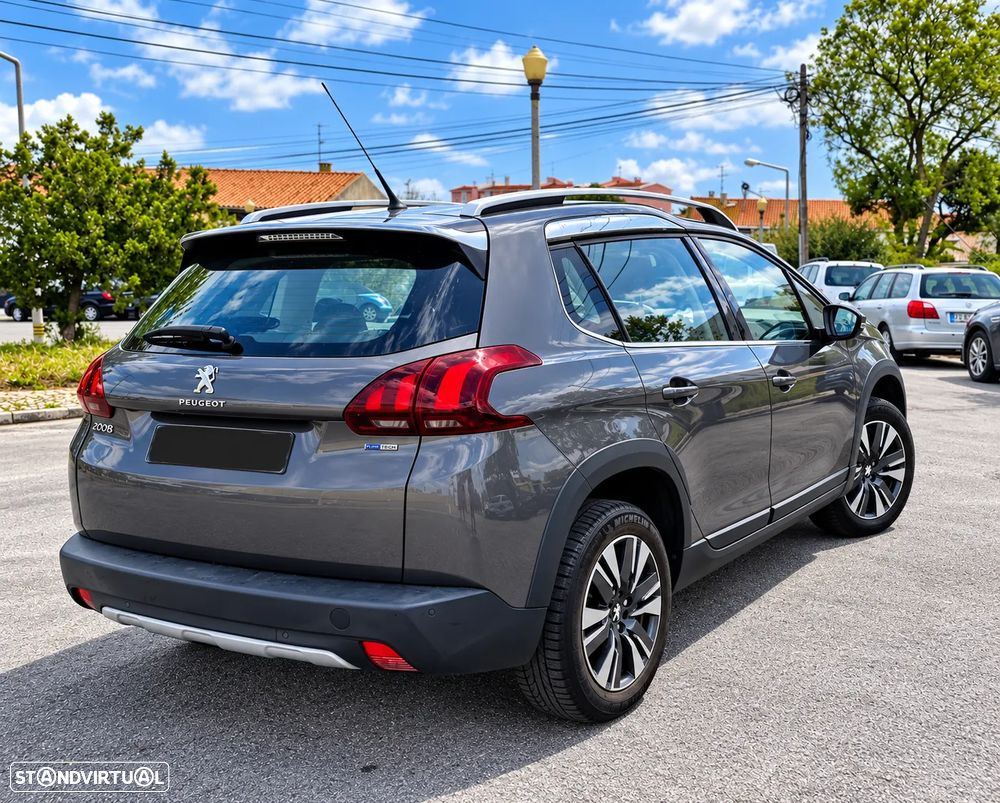 Peugeot 2008 1.2 PureTech Allure - 3