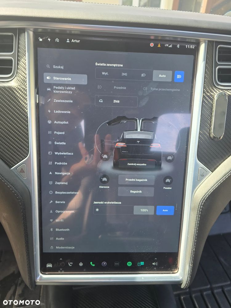 Tesla Model X - 15