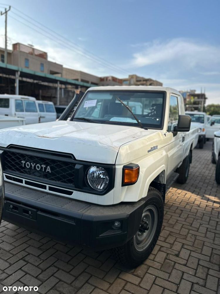 Toyota Land Cruiser - 2