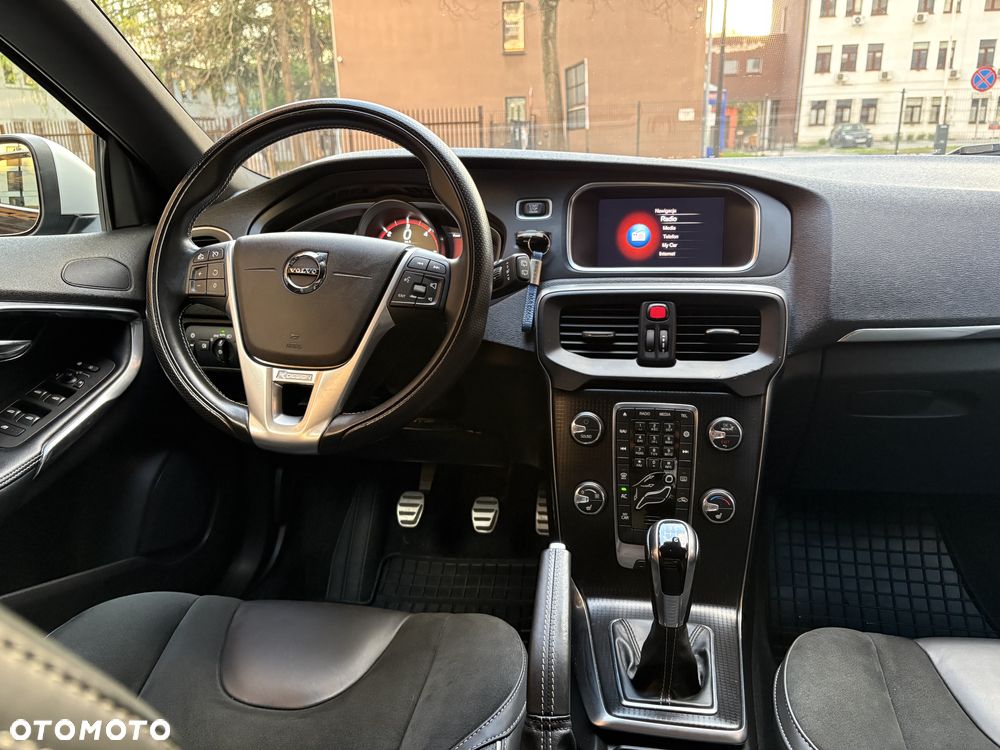 Volvo V40 D3 Drive-E R-Design Kinetic - 4