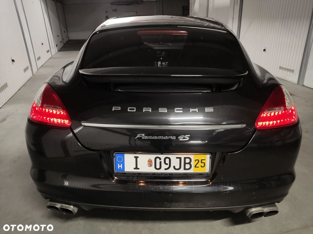 Porsche Panamera 4S PDK - 32