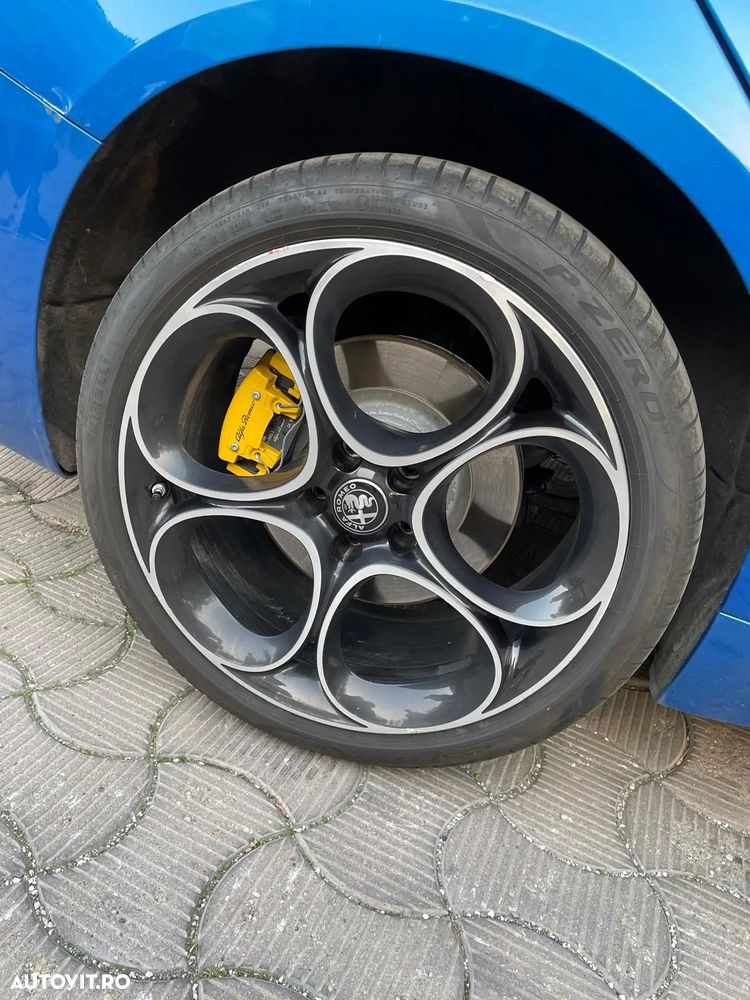 Alfa Romeo Giulia 2.2 JTDM AWD AT8 Veloce - 5