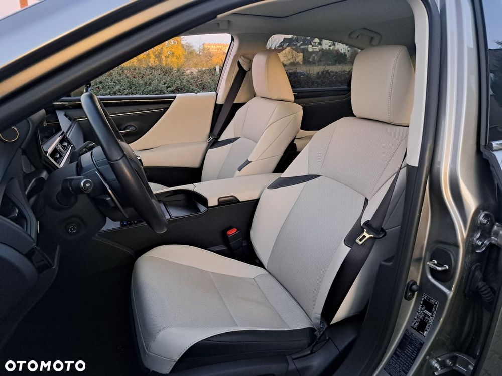 Lexus ES 300h Business Edition - 17