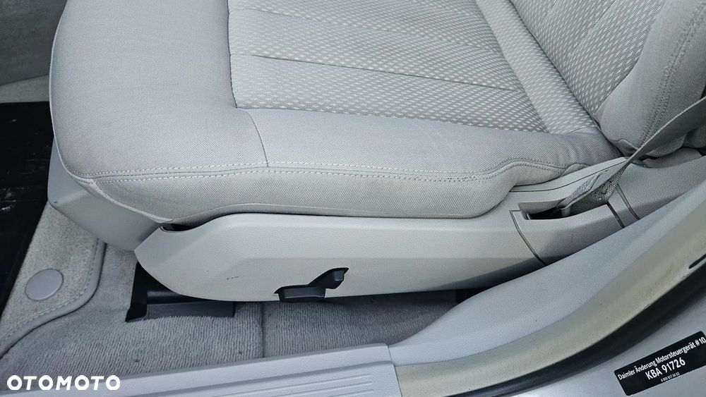 Mercedes-Benz Klasa E 300 CDI DPF BlueEFFICIENCY 7G-TRONIC Elegance - 15
