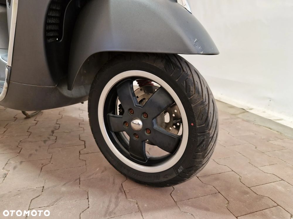 Piaggio Vespa - 25