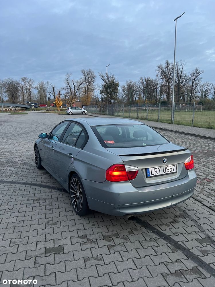 BMW Seria 3 318i - 4