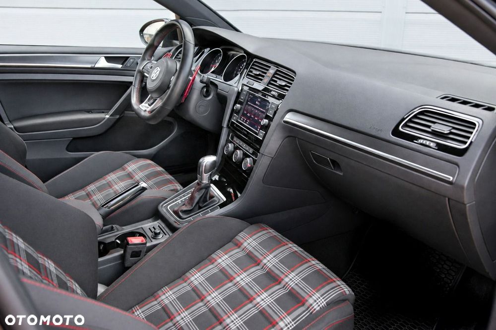 Volkswagen Golf - 14