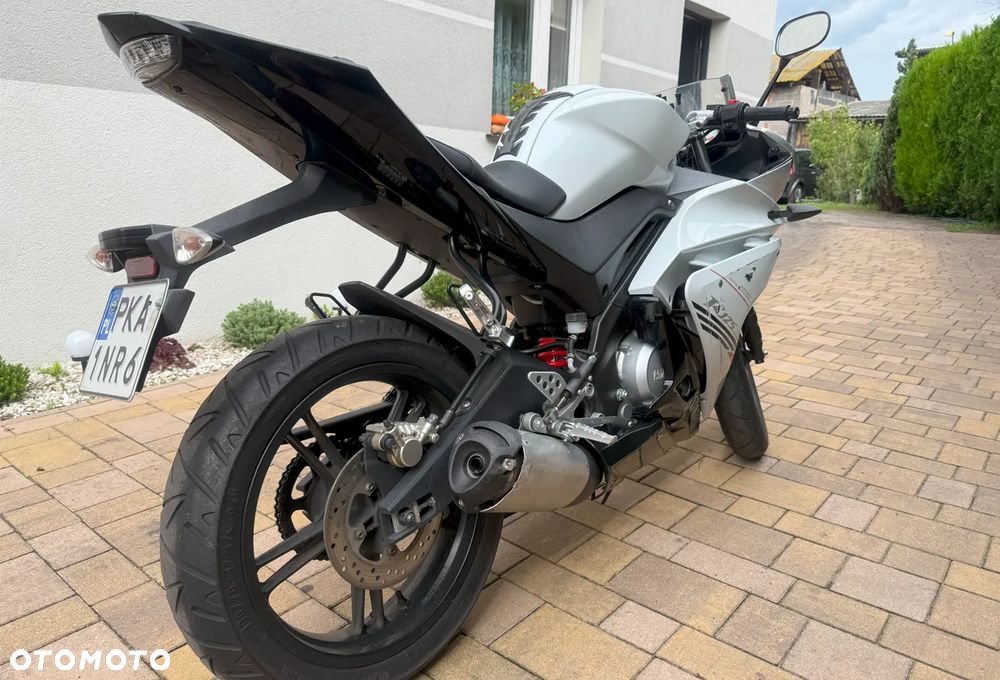 Yamaha YZF - 8
