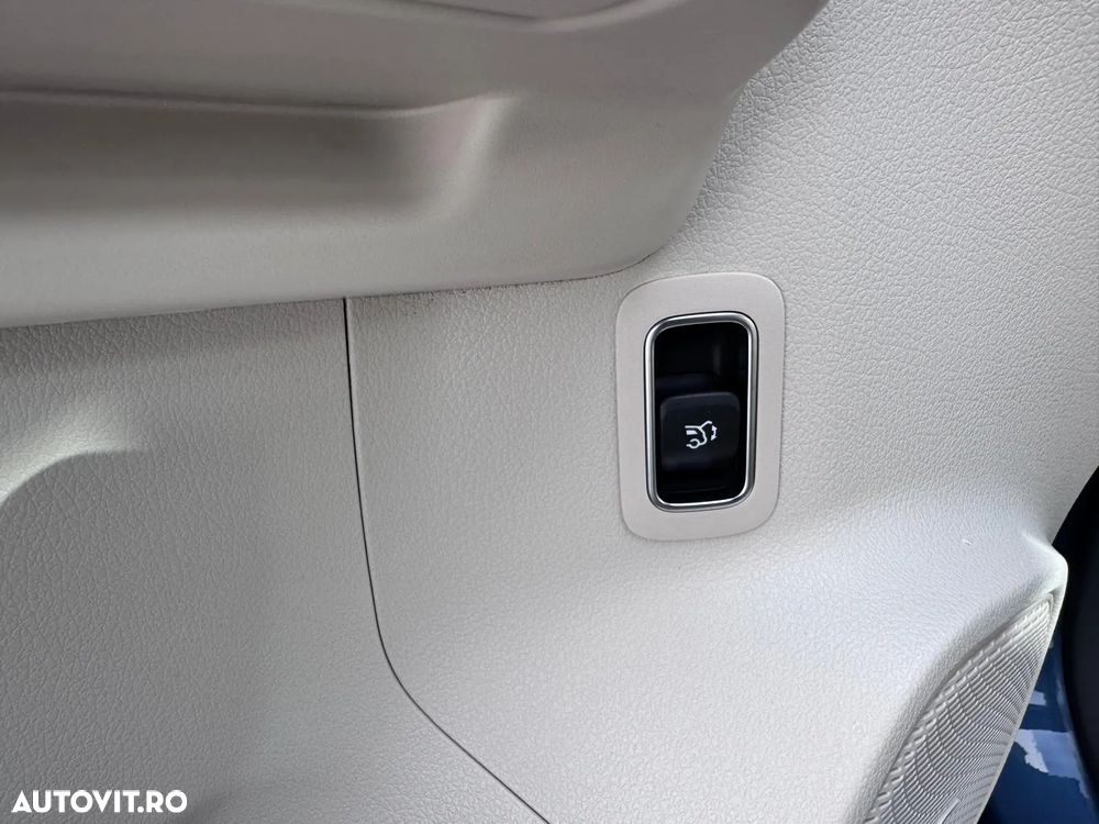 Mercedes-Benz EQB - 33