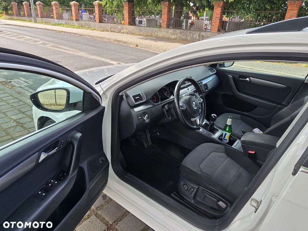 Volkswagen Passat 2.0 TDI BlueMotion Technology Comfortline - 12