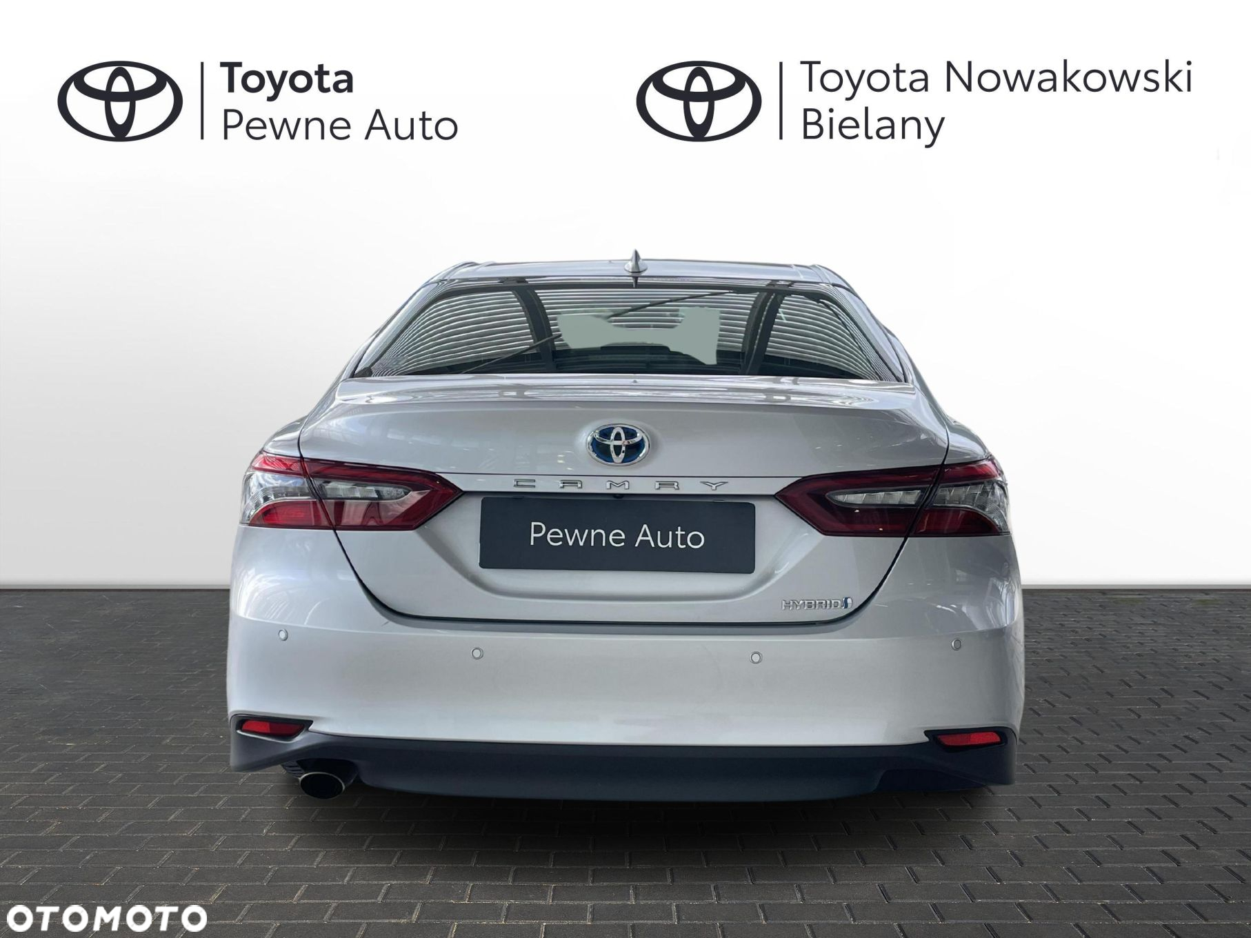 Toyota Camry - 4