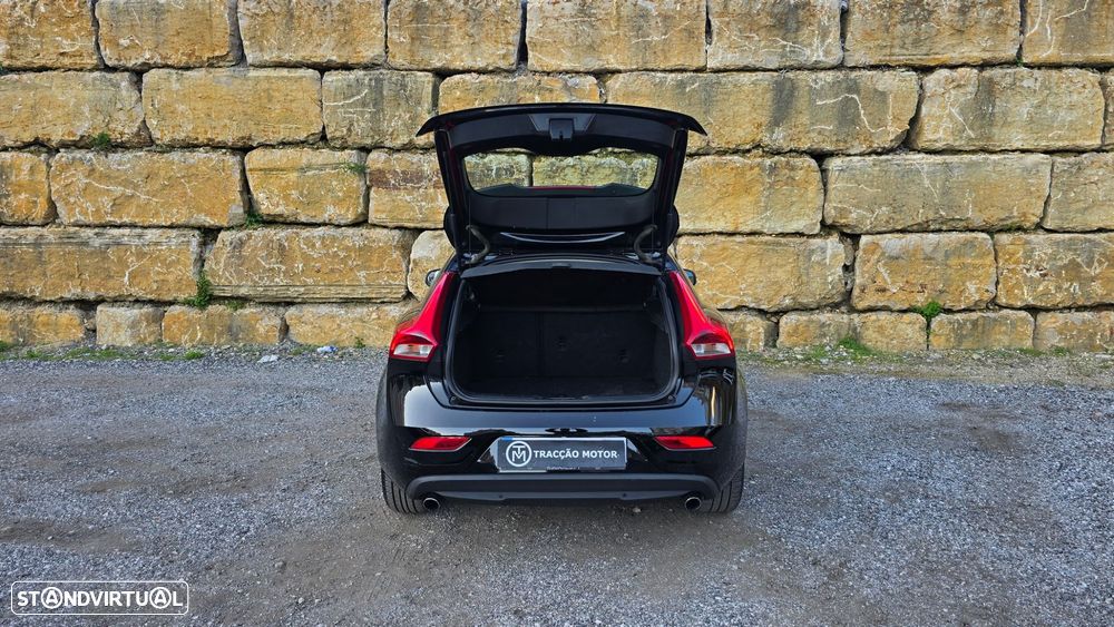 Volvo V40 2.0 D2 Momentum Geartronic - 39