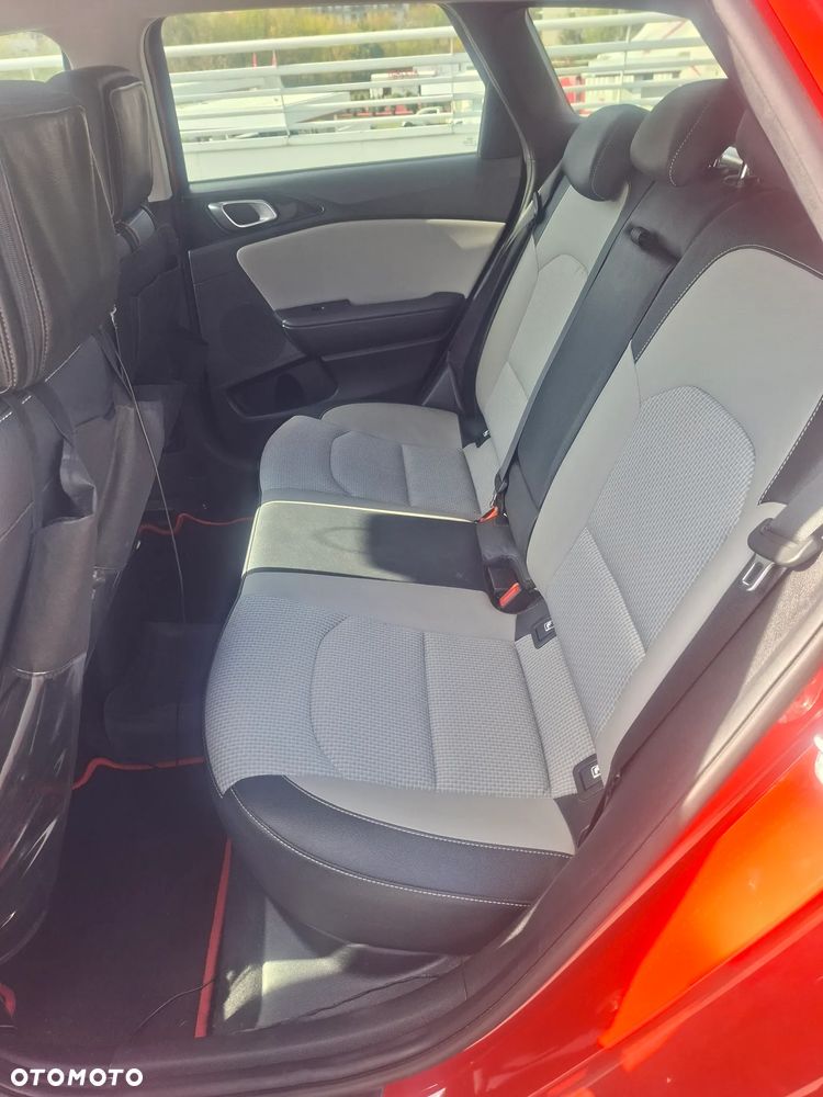 Kia Ceed 1.4 T-GDI L Business Line - 16