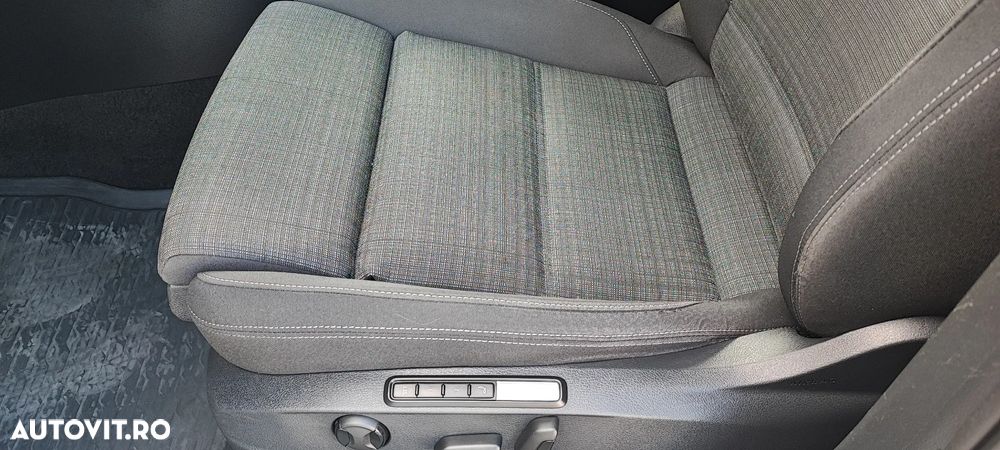 Volkswagen Passat 2.0 TDI SCR DSG Business - 25