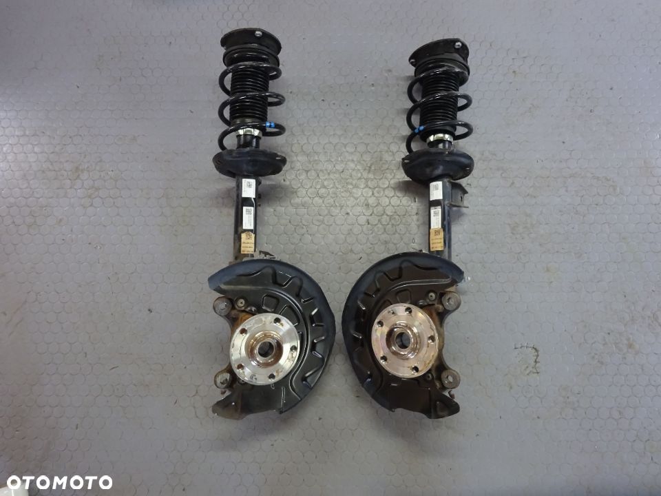 5Q0413023FJ Amortyzator zwrotnica przod L P Audi A3 VW Golf VII