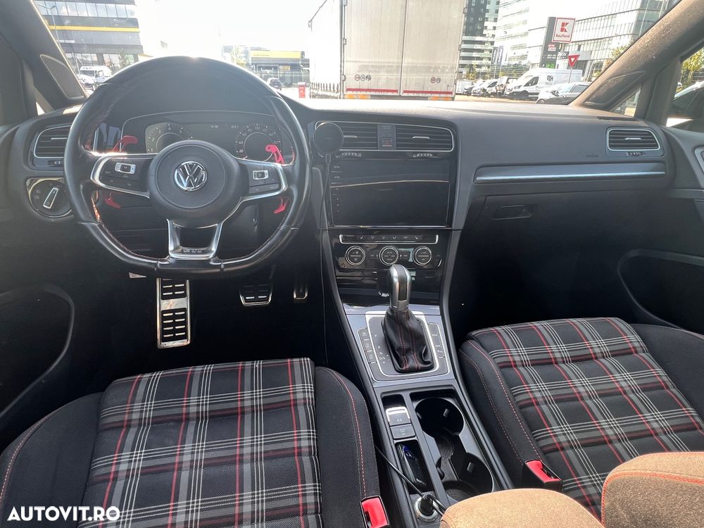 Volkswagen Golf 2.0 TSI DSG GTI - 16