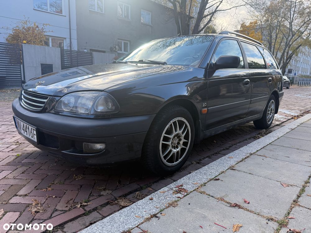 Toyota Avensis 2.0 Sol - 17