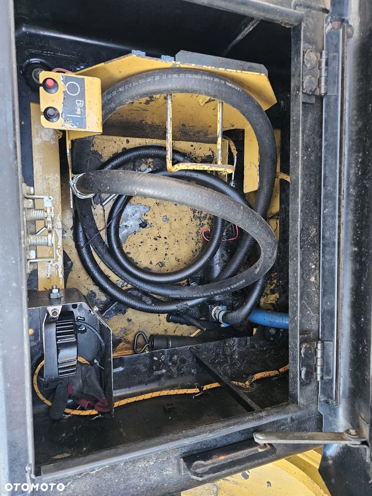 Caterpillar 323EL - 13