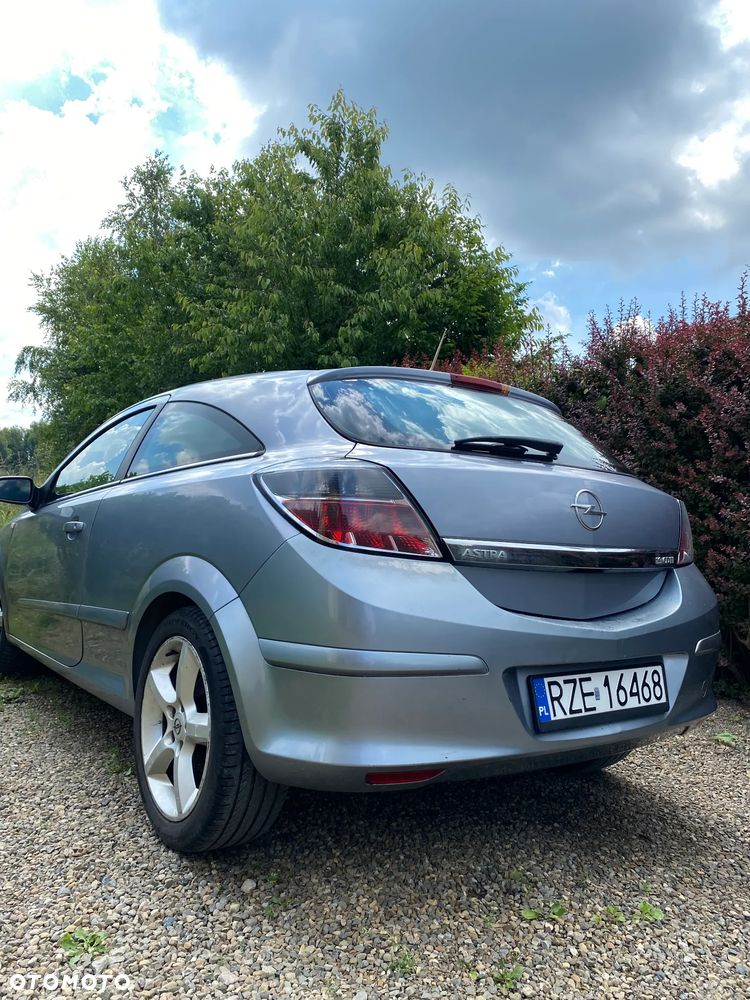 Opel Astra 1.9 CDTI DPF Cosmo - 11